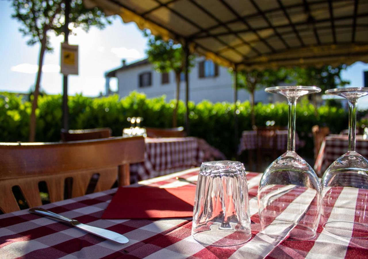 Trattoria Due Citroni Hotel Casalgrasso Exterior foto